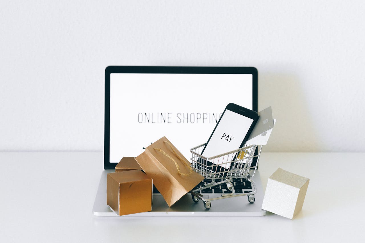 menu-04 Display of online shopping theme with mini cart and payment devices on laptop.